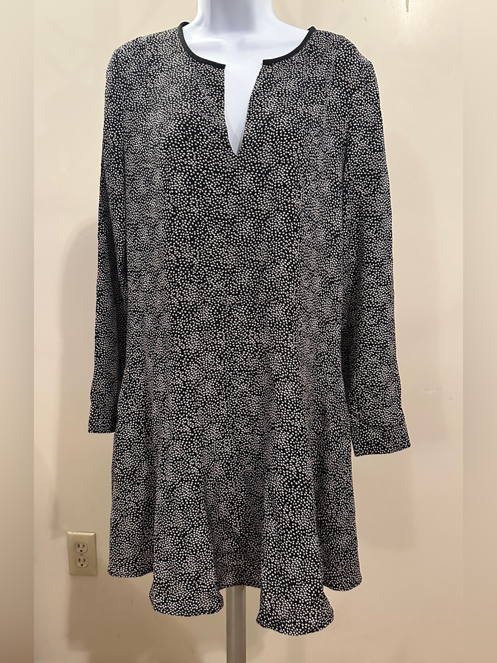 Club Monaco Black and White Mushroom Pattern Split-Neck Tunic Dress